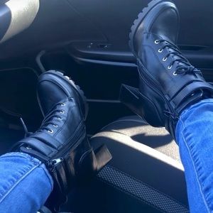 Combat boots